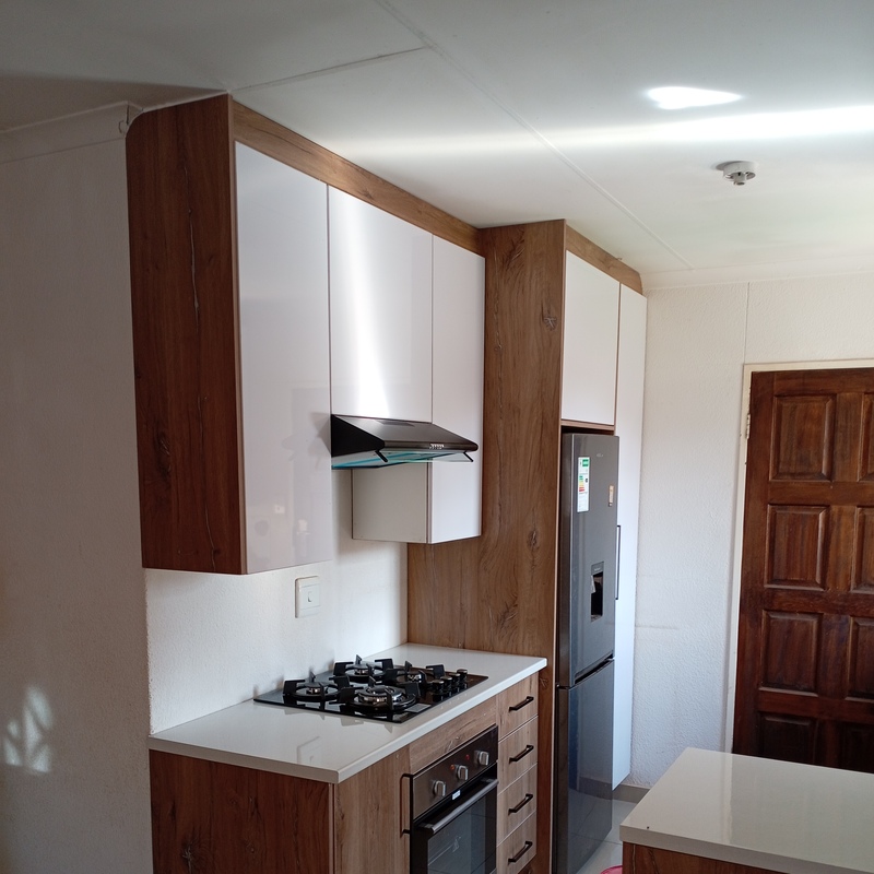 Two tone kitchen 